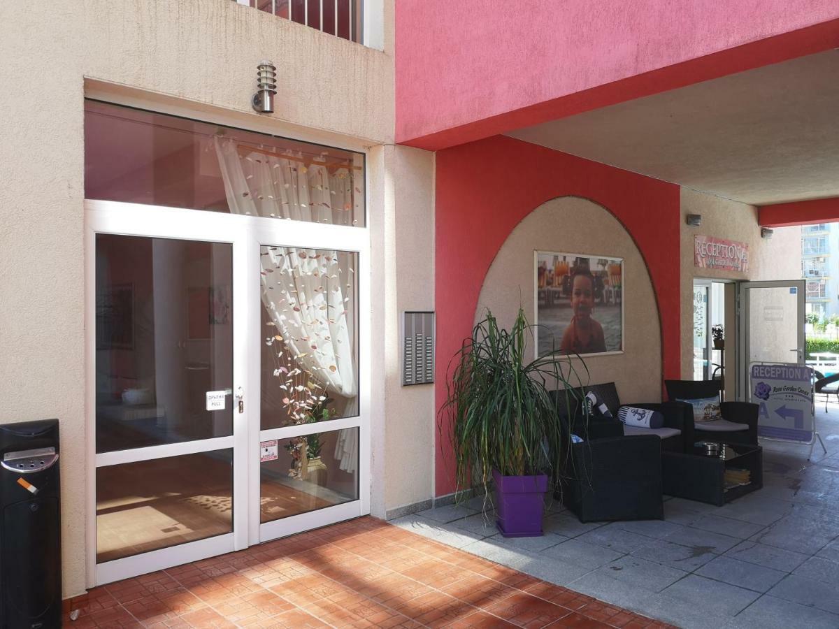 Rose Garden Omax Apartments 阳光海滩 外观 照片